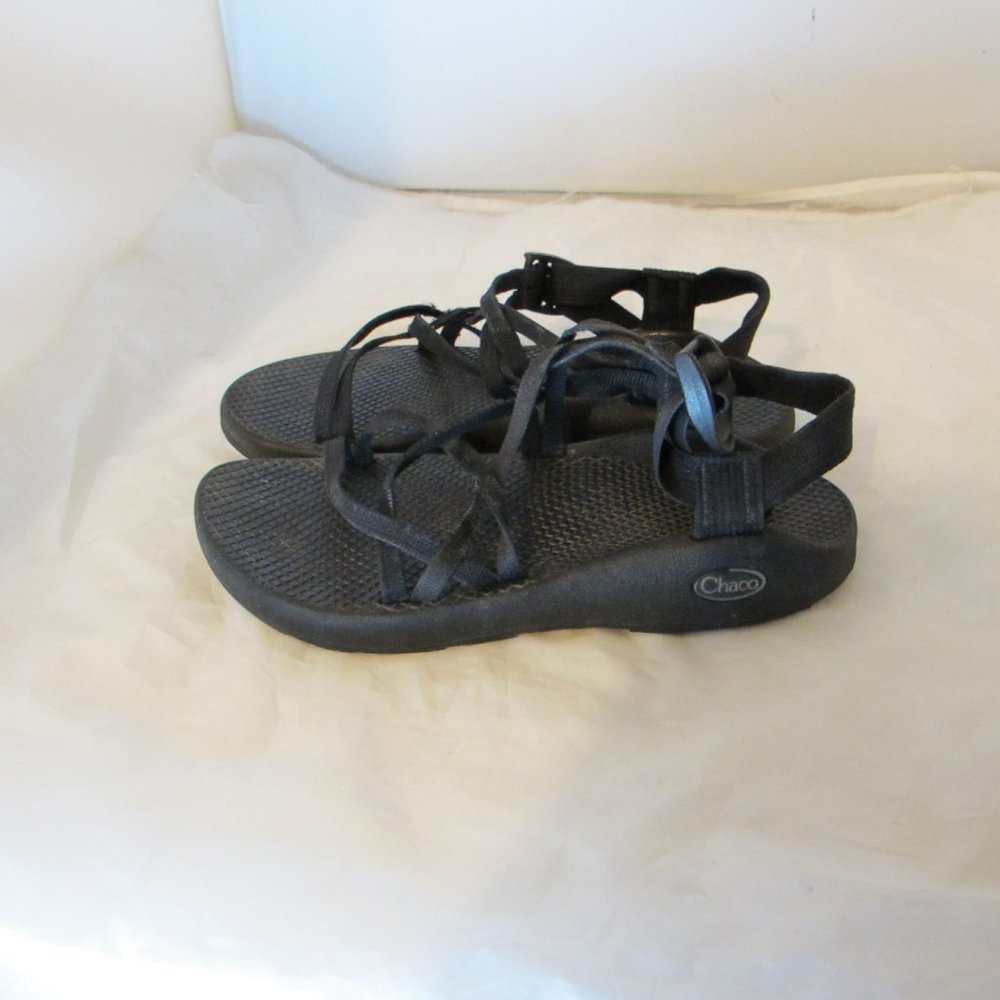 Black Chaco women's strappy sandals 7